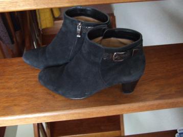Ara zwarte suede enkellaarsje met riempje en gesp 6 1/2 40 beschikbaar voor biedingen