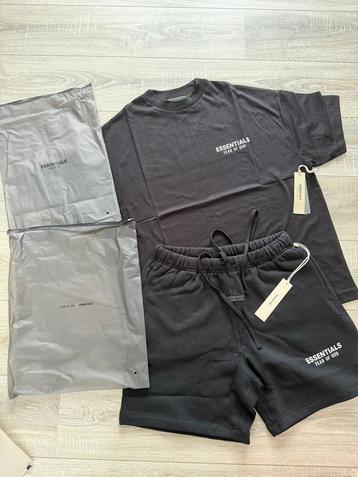Fear of God Essentials zomersetje beschikbaar voor biedingen