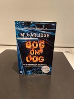 Oog om Oog - M.J. Arlidge, Ophalen of Verzenden, Zo goed als nieuw, Nederland