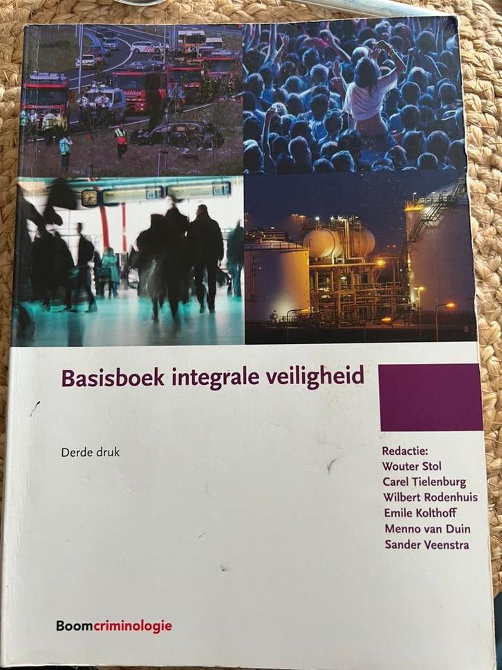 Basisboek Integrale Veiligheid, Boeken, Studieboeken en Cursussen, Gelezen, Ophalen of Verzenden