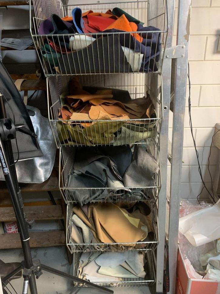 Bakken vol met rest leren lapjes, Hobby en Vrije tijd, Stoffen en Lappen, Nieuw, Leer of Kunstleer, 30 tot 120 cm, 30 tot 200 cm