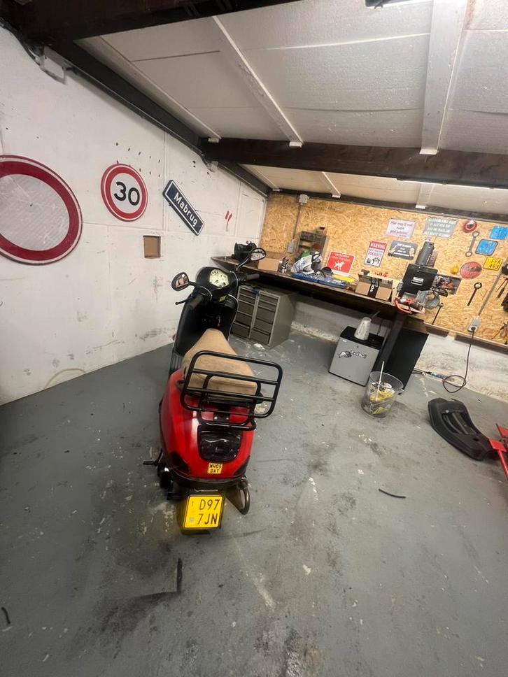 Vespa lx 70cc, Fietsen en Brommers, Scooters | Piaggio, Zo goed als nieuw, Overige modellen, Maximaal 45 km/u, Tweetakt, Ophalen of Verzenden
