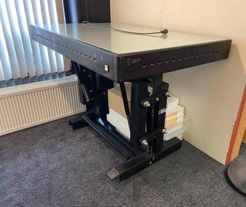 tekentafel met lichtbak beschikbaar voor biedingen