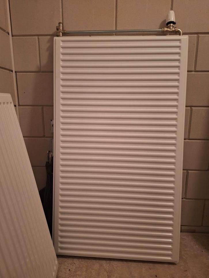 Keurige radiatoren tegen elk aannemelijk bod, Doe-het-zelf en Verbouw, Verwarming en Radiatoren, Zo goed als nieuw, Radiator, 30 tot 80 cm