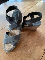 sleehak - grijs - maat 37 - Nieuw!, Kleding | Dames, Schoenen, Nieuw, Ophalen of Verzenden, Schoenen met hoge hakken, Grijs