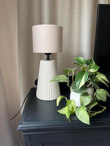 Stevige tafellamp beige zgan beschikbaar voor biedingen