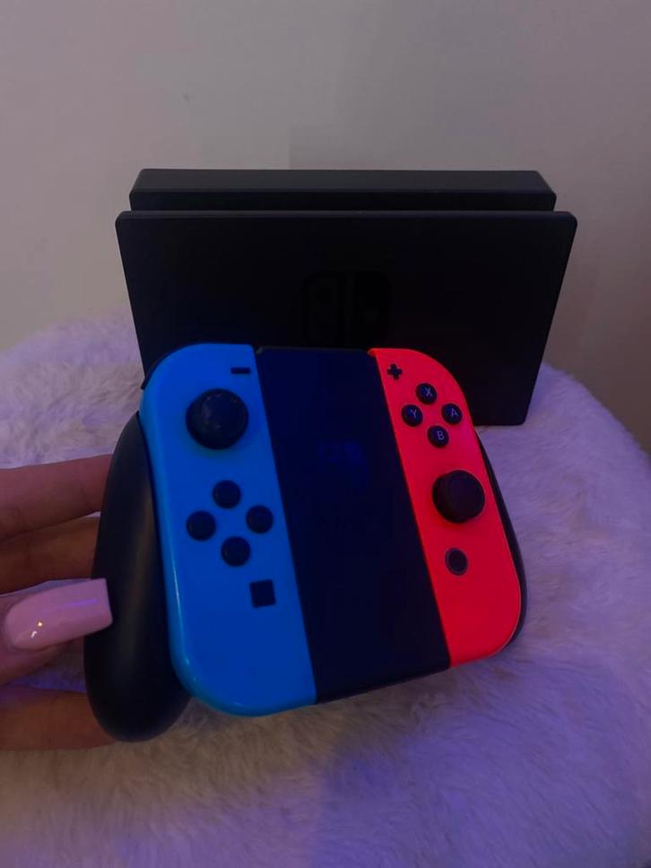 Nintendo switch met spelletjes, Spelcomputers en Games, Spelcomputers | Nintendo Switch, Zo goed als nieuw, Switch Original, Ophalen of Verzenden