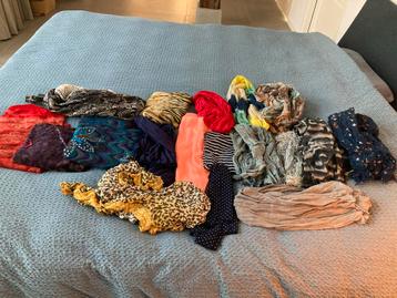 Sjaal Collectie - 18 stuks beschikbaar voor biedingen