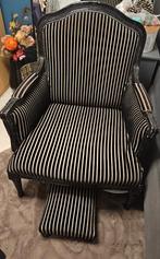 Stoel met voetenbankje - Zelf bekleed, Huis en Inrichting, Fauteuils, Ophalen, Hout, Gebruikt, 50 tot 75 cm