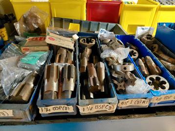 Diverse gasdraadtappen en snijplaten  beschikbaar voor biedingen