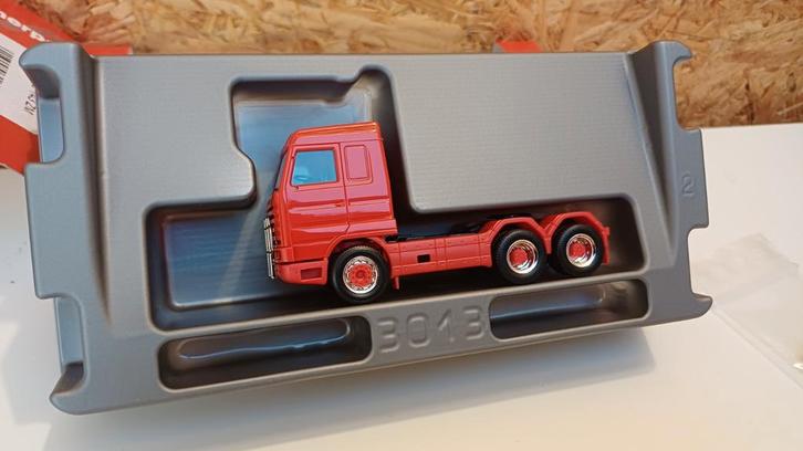 Herpa Scania 143 M streamline 6x4 trekker, Hobby en Vrije tijd, Modelauto's | 1:87, Nieuw, Bus of Vrachtwagen, Herpa, Ophalen of Verzenden