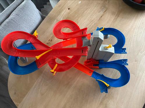 Hot Wheels elektrische lift, Kinderen en Baby's, Speelgoed | Racebanen, Gebruikt, Elektrisch, Hot Wheels, Ophalen of Verzenden