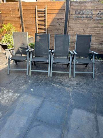 Tuinstoelen beschikbaar voor biedingen
