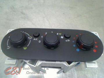 Airco bedieningspaneel van een Opel Vivaro beschikbaar voor biedingen