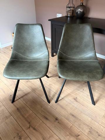 Kunstleren stoelen groen beschikbaar voor biedingen