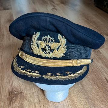 Klm piloten pet 1947 gezagvoerder beschikbaar voor biedingen