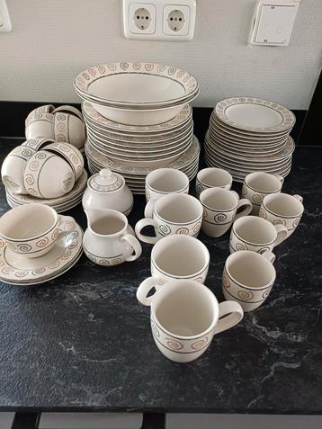 Servies met Spiraal Design Royal Orchid beschikbaar voor biedingen