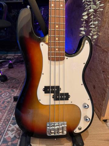 Basgitaar precission bass Fazley beschikbaar voor biedingen
