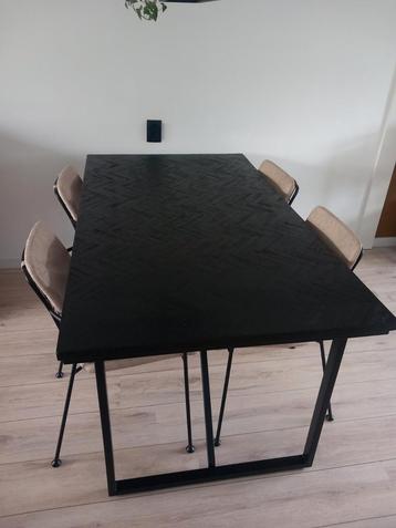 Eettafel zwart visgraat 160cm 4-persoons VERKOCHT beschikbaar voor biedingen