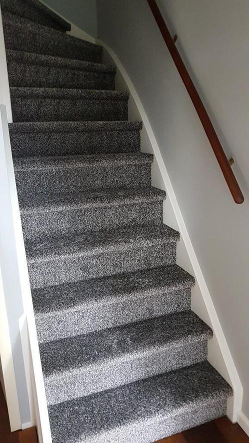 Uw dichte trap gestoffeerd inclusief tapijt € 20 per trede, Huis en Inrichting, Stoffering | Vloerbedekking, Nieuw, Tapijt, Beige