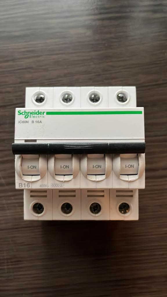 Te koop Schneider IC60N B16A, Hobby en Vrije tijd, Elektronica-componenten, Nieuw, Ophalen of Verzenden