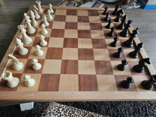 Mooi groot vintage schaakspel van het merk staunton...., Hobby en Vrije tijd, Gezelschapsspellen | Bordspellen, Gebruikt, Een of twee spelers
