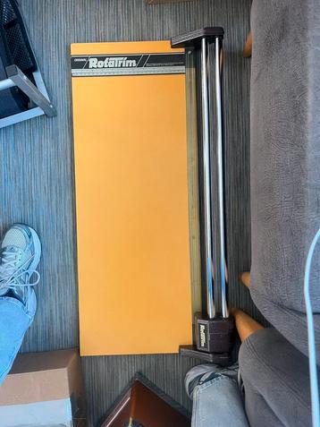 Snijmachine voor papier  beschikbaar voor biedingen