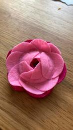 Vilten rozen broche - Nieuw, Overige materialen, 4 tot 7 cm, Nieuw, Ophalen of Verzenden