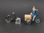 Lemax kerst figuren f111 kerstdorp post fiets kersthuisjes, Ophalen of Verzenden, Zo goed als nieuw