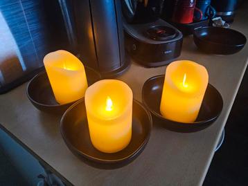 Set van 3 LED Kaarsen met Schaal beschikbaar voor biedingen