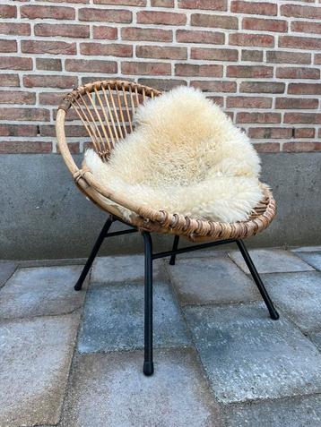 Vintage rotan fauteuil beschikbaar voor biedingen