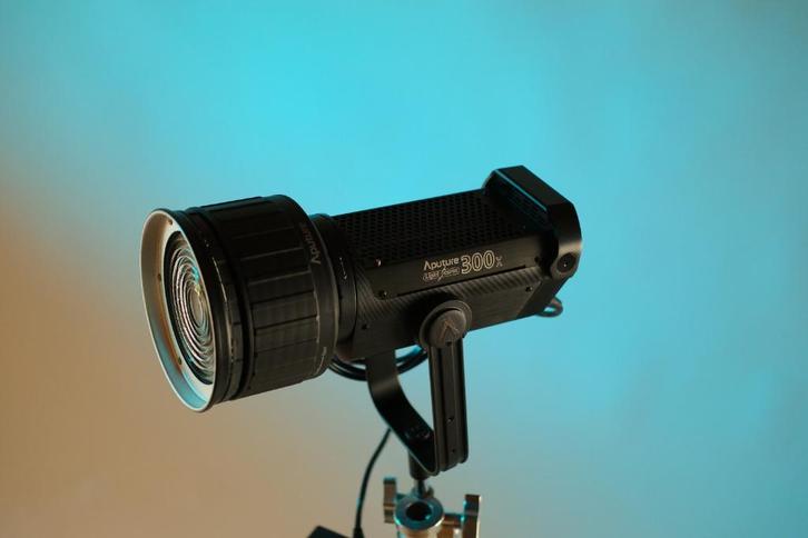 Aputure 300X + Fresnel, Audio, Tv en Foto, Professionele Audio-, Tv- en Video-apparatuur, Zo goed als nieuw, Video, Ophalen of Verzenden