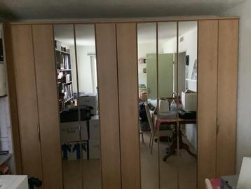 Garderobekast met spiegels. Merk Nolte. Licht beuken.