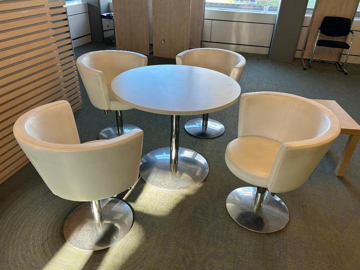 COR design 4*fauteuil wit leder met bijbehorende tafel, Huis en Inrichting, Fauteuils, Gebruikt, Leer, Metaal, 50 tot 75 cm, Minder dan 75 cm
