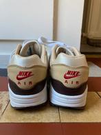Nike Air ‘Valentine’s Day’ maat 38,5, Beige, Nike, Ophalen of Verzenden, Sneakers of Gympen