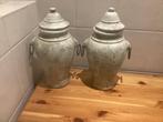 Te koop 2 stenen vazen met afneembare deksel 40cm hoog, Ophalen of Verzenden, Zo goed als nieuw