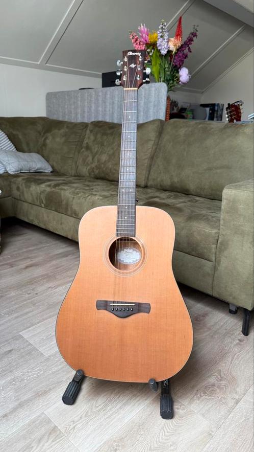 Ibanez acoustische western gitaar IZGS met standaard en tas, Muziek en Instrumenten, Snaarinstrumenten | Overige, Zo goed als nieuw