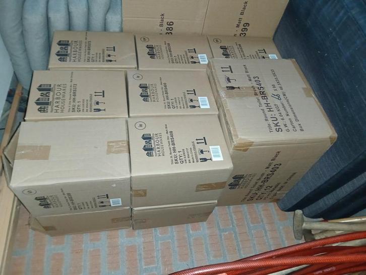 Restpartij toiletborstel/vuilnisbakken/snoertjes/adapters, Diversen, Rommelmarktspullen, Nieuw, Ophalen