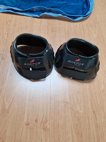 Rubberen springschoenen €10,- beschikbaar voor biedingen