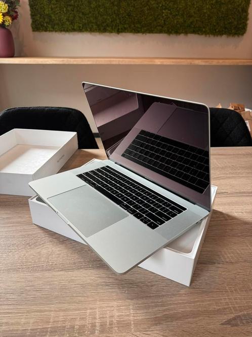 MacBook Pro 15 inch 2018 | icloud, Computers en Software, Apple Macbooks, 15 inch, Ophalen
