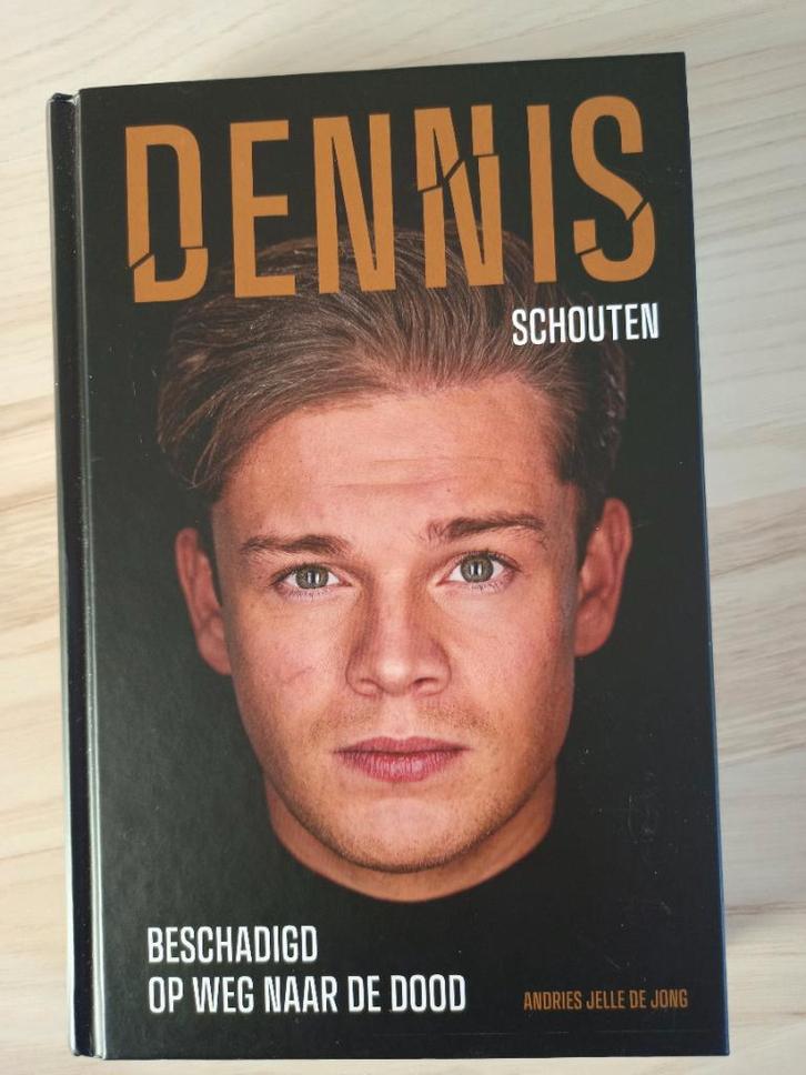 Dennis Schouten  - hardcover, Boeken, Biografieën, Zo goed als nieuw, Ophalen of Verzenden