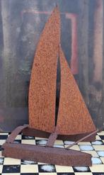 Catamaran.  Metalen tuindecoratie. 30/52/27 cm. Roestpatina., Tuin en Terras, Ophalen, Gebruikt