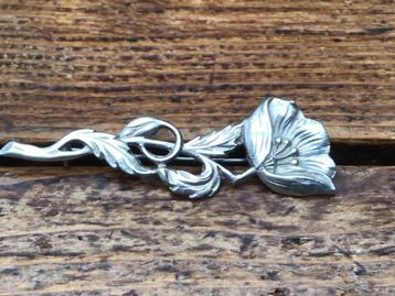 Antieke Art Nouveau zilveren broche” Poppy” gemerkt. beschikbaar voor biedingen