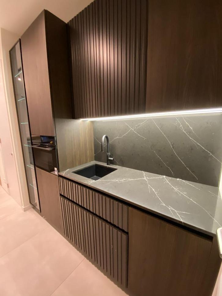 Showroom keuken incl werkblad en apparaten, Huis en Inrichting, Keuken | Complete keukens, Nieuw, Enkelwandige keuken, Bruin, Composiet