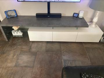 Tv kast beschikbaar voor biedingen
