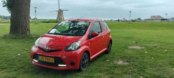 Sportieve Toyota Aygo 1.0 i 12V Vvt-i 3Drs MMT Nov 2012 Rood beschikbaar voor biedingen