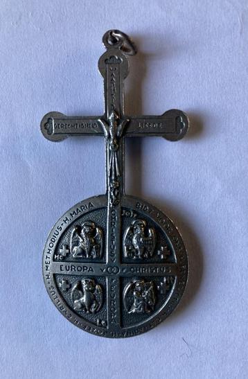 Antieke medaillon - hanger / Christus de Heer / in etui beschikbaar voor biedingen