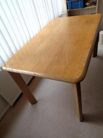 Massieve blank eiken eetkamertafel - 140 cm breed - beschikbaar voor biedingen