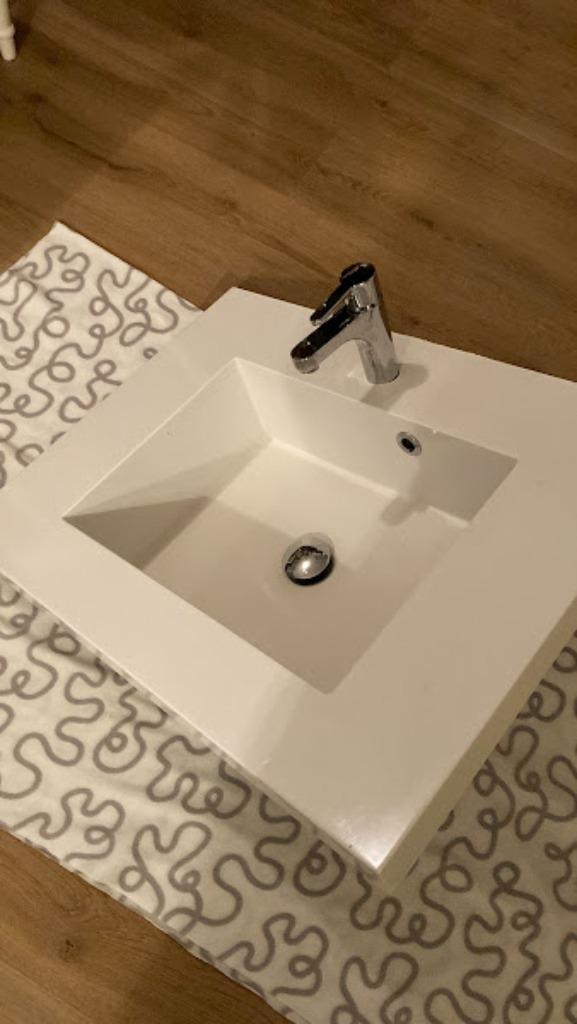 Nette wastafel met kraan, volledig compleet!, Huis en Inrichting, Badkamer | Badkamermeubels, Nieuw, Wasbak of Wastafel, Minder dan 100 cm