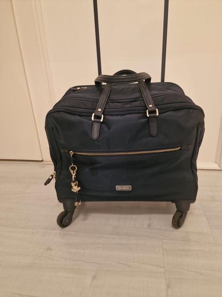 Samsonite Karissa Bizz Spinner - Perfecte Reisgenoot!, Sieraden, Tassen en Uiterlijk, Koffers, Zo goed als nieuw, Zacht kunststof